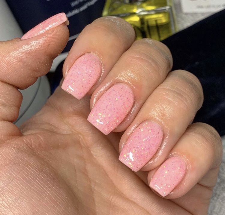 Pink shiny acrylic short nails