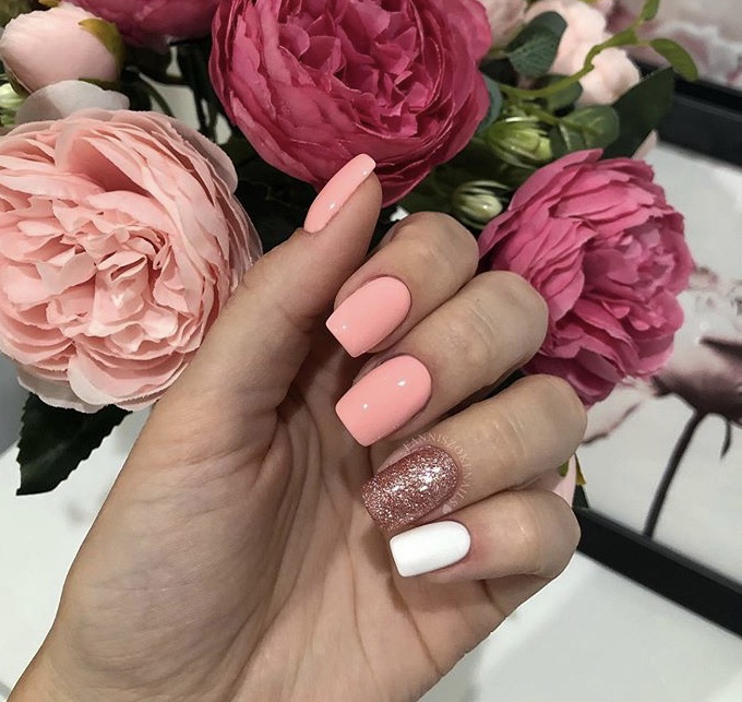 Short Acrylic Pink Nails With White