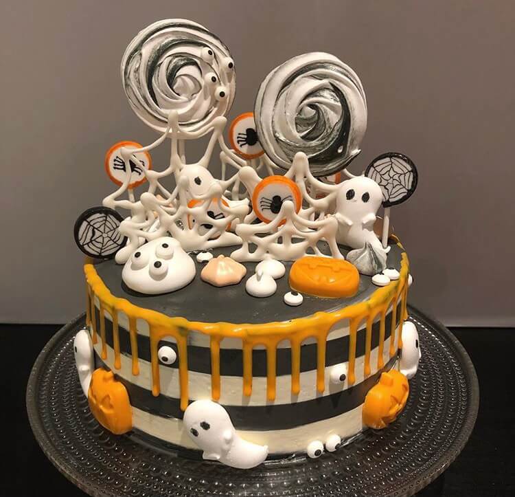 Cute And Cool Halloween Cake Ideas