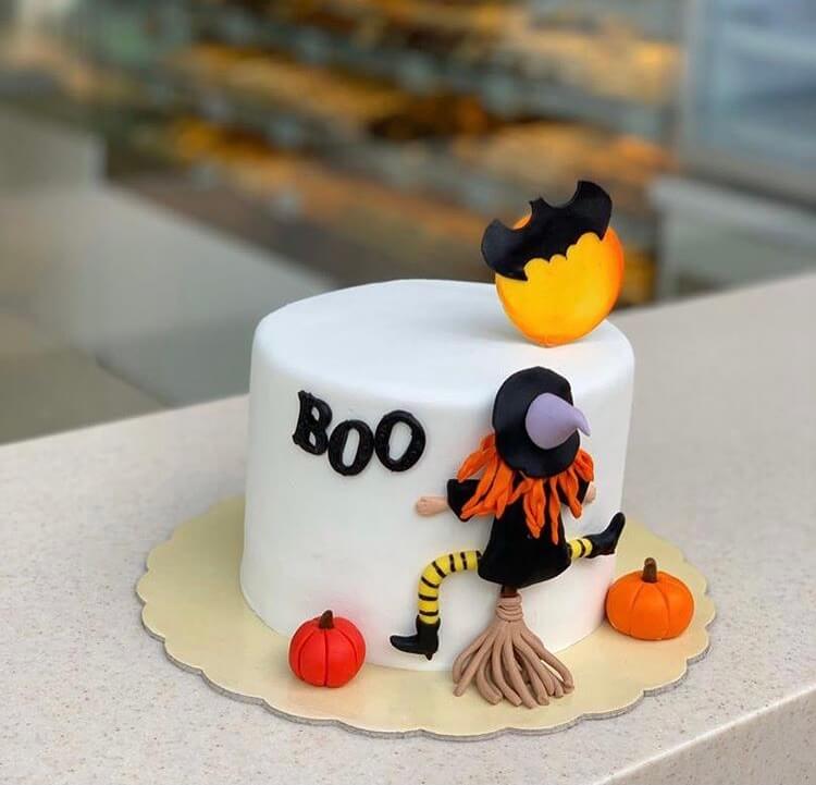 Cute And Cool Halloween Cake Ideas