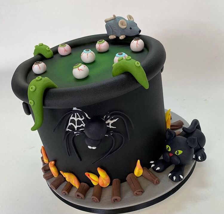Cute And Cool Halloween Cake Ideas