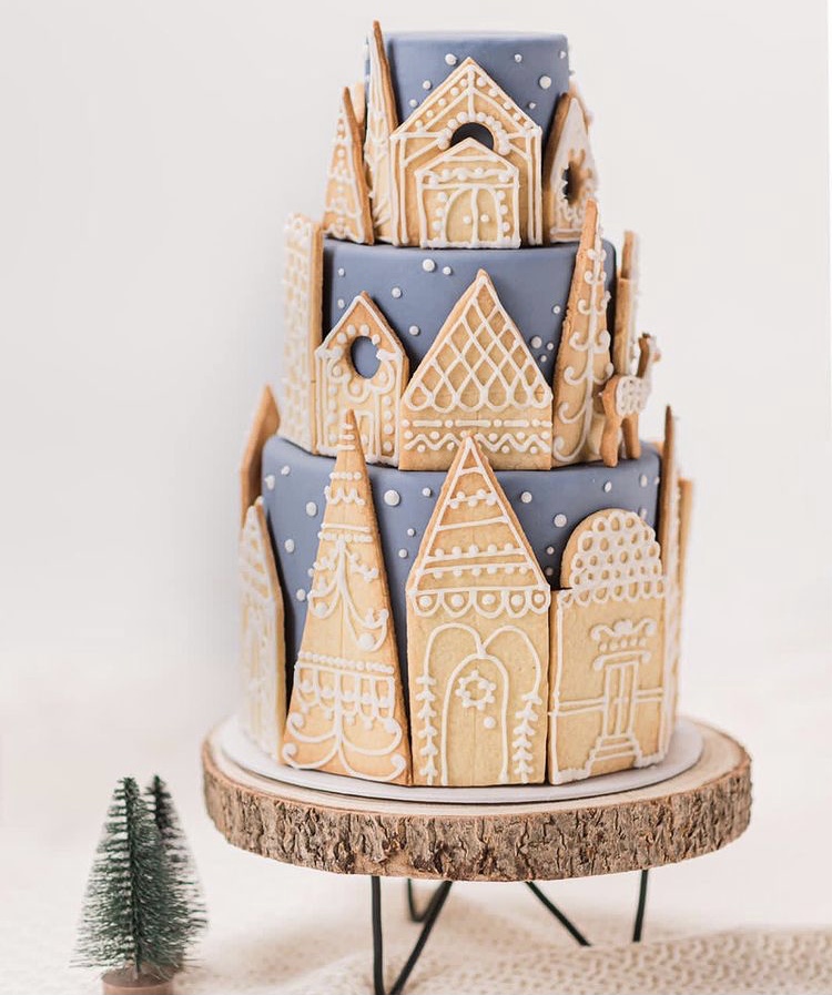 Do you want to bake a delicious and beautiful Christmas cake? Then these amazing design ideas can inspire you. #Christmas