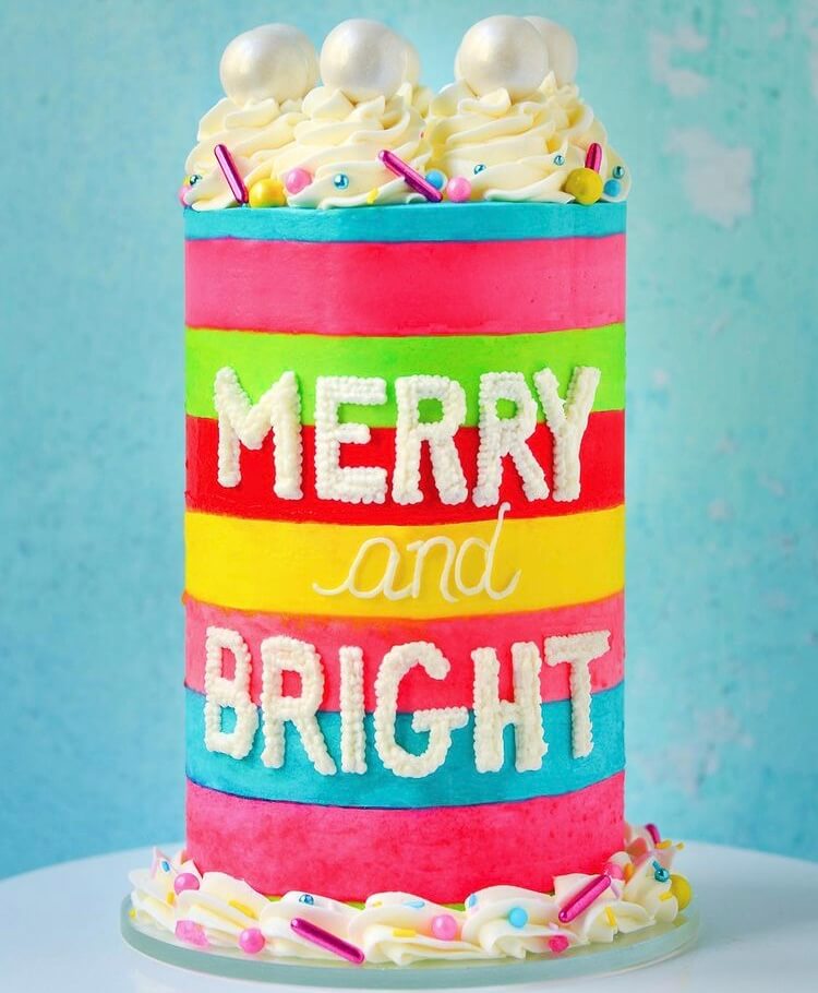 Do you want to bake a delicious and beautiful Christmas cake? Then these amazing design ideas can inspire you. #Christmas