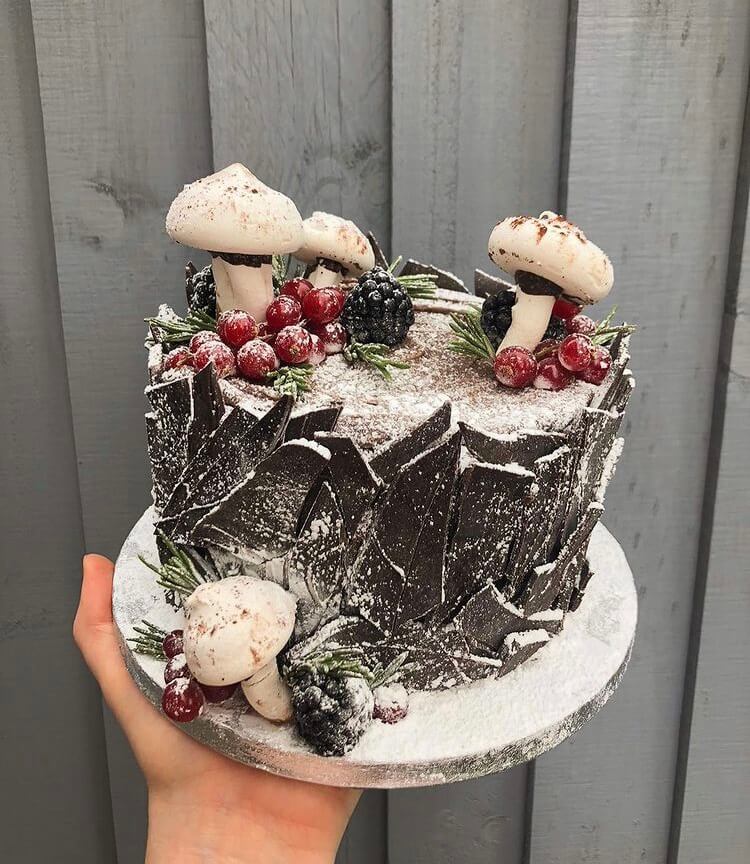 Do you want to bake a delicious and beautiful Christmas cake? Then these amazing design ideas can inspire you. #Christmas