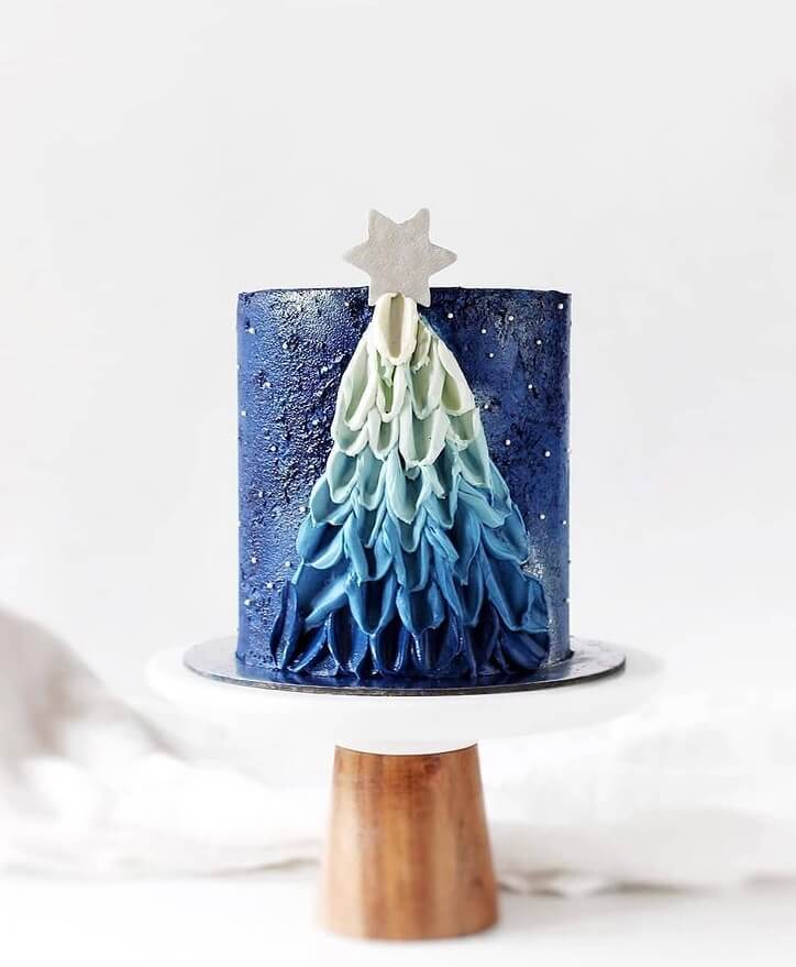 Do you want to bake a delicious and beautiful Christmas cake? Then these amazing design ideas can inspire you. #Christmas