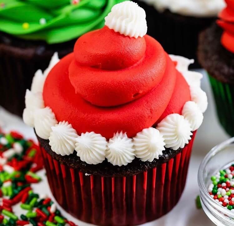 Have the cookies and cakes been baked? But you still want to make something to get the best holiday atmosphere, so Christmas cupcakes are definitely one of the most worth trying desserts.#Christmas