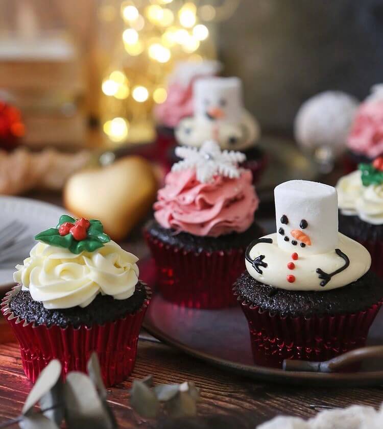 Have the cookies and cakes been baked? But you still want to make something to get the best holiday atmosphere, so Christmas cupcakes are definitely one of the most worth trying desserts.#Christmas