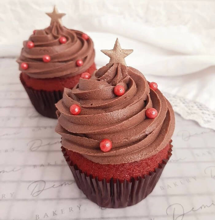 Have the cookies and cakes been baked? But you still want to make something to get the best holiday atmosphere, so Christmas cupcakes are definitely one of the most worth trying desserts.#Christmas