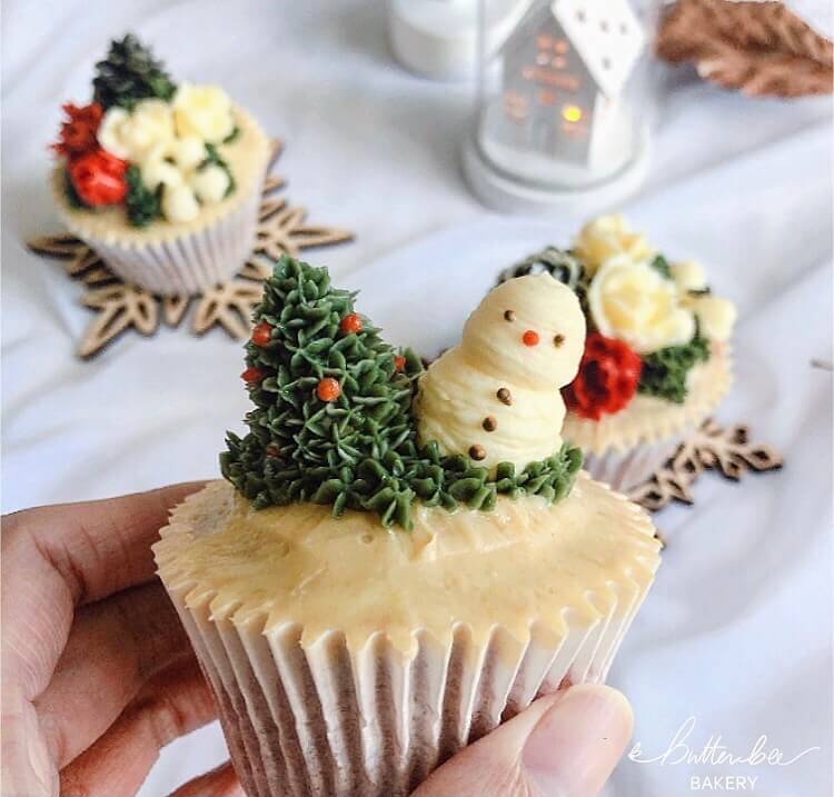 Have the cookies and cakes been baked? But you still want to make something to get the best holiday atmosphere, so Christmas cupcakes are definitely one of the most worth trying desserts.#Christmas