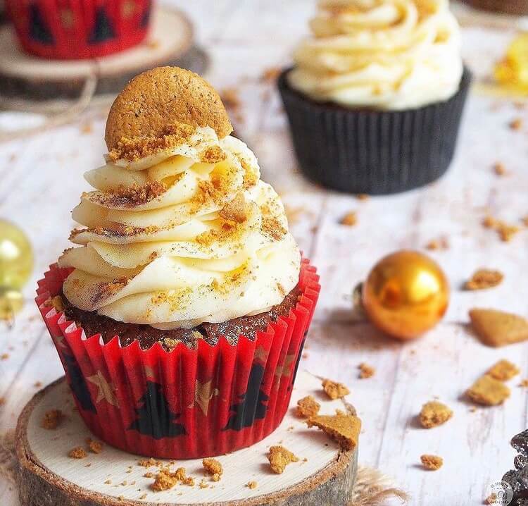 Have the cookies and cakes been baked? But you still want to make something to get the best holiday atmosphere, so Christmas cupcakes are definitely one of the most worth trying desserts.#Christmas