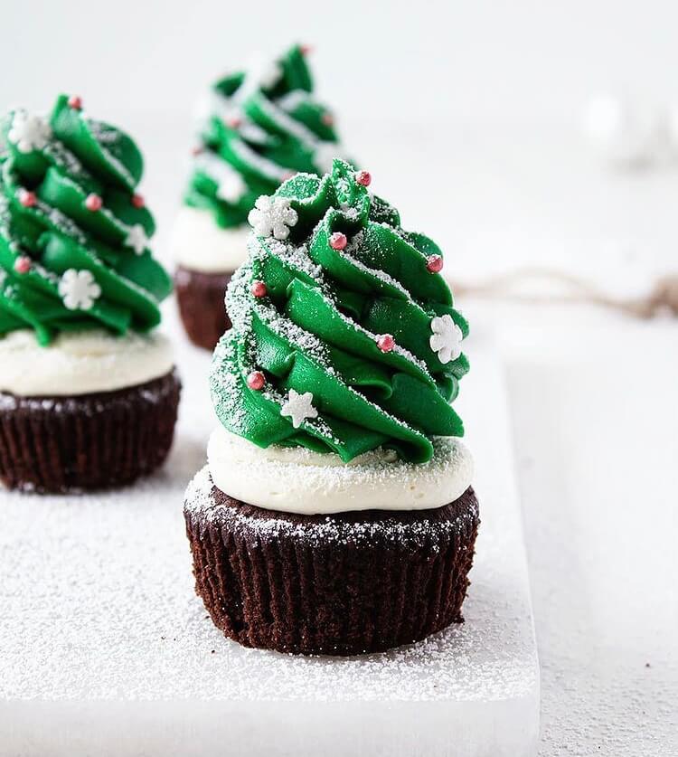 Have the cookies and cakes been baked? But you still want to make something to get the best holiday atmosphere, so Christmas cupcakes are definitely one of the most worth trying desserts.#Christmas