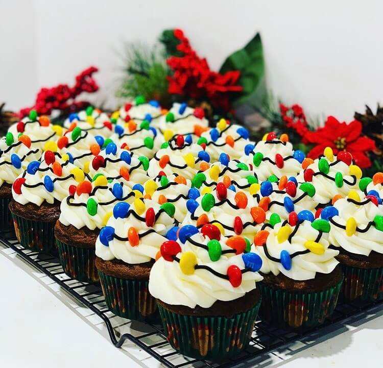 Have the cookies and cakes been baked? But you still want to make something to get the best holiday atmosphere, so Christmas cupcakes are definitely one of the most worth trying desserts.#Christmas