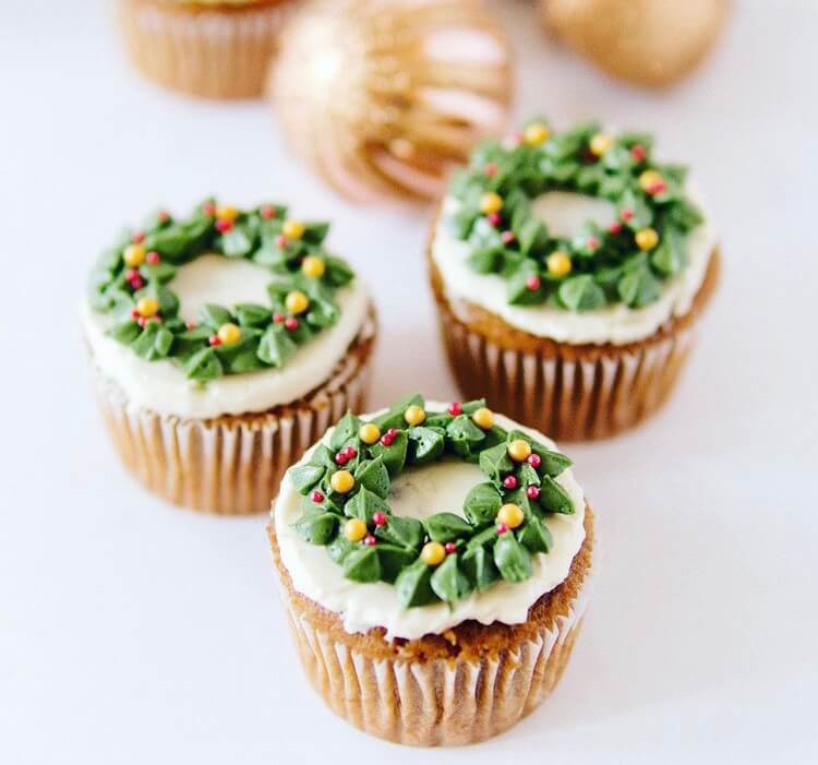 Have the cookies and cakes been baked? But you still want to make something to get the best holiday atmosphere, so Christmas cupcakes are definitely one of the most worth trying desserts.#Christmas