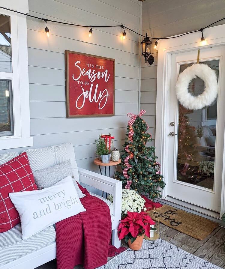 If you want to impress your guests at Christmas, Christmas porch decoration is the most important part. Check out these gorgeous and simple design ideas and get inspired. #Christmasdecoration