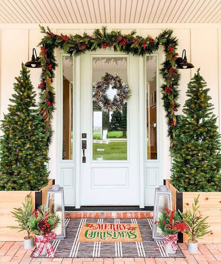 If you want to impress your guests at Christmas, Christmas porch decoration is the most important part. Check out these gorgeous and simple design ideas and get inspired. #Christmasdecoration