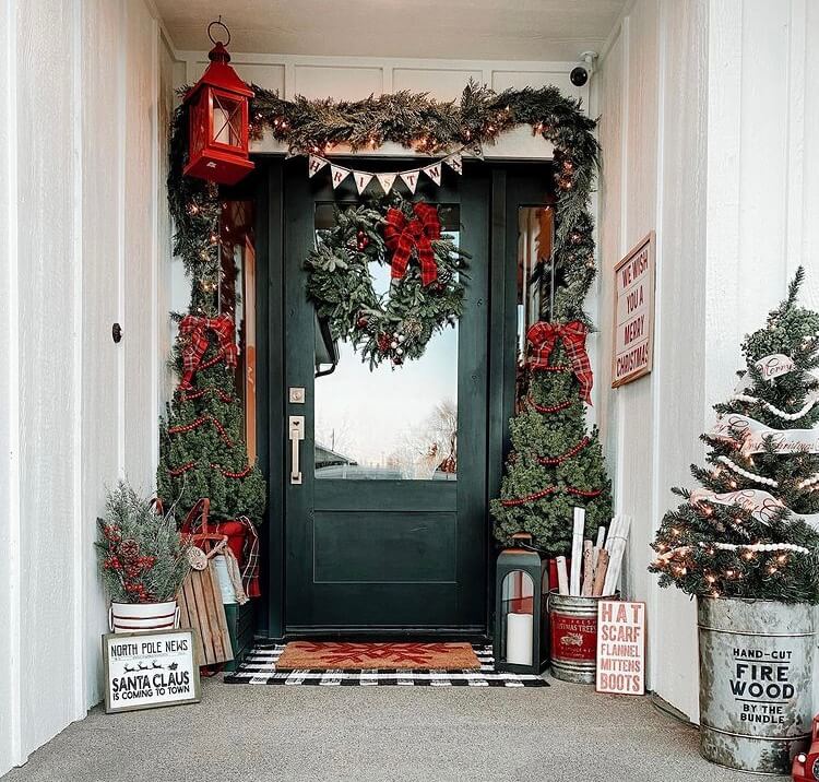 If you want to impress your guests at Christmas, Christmas porch decoration is the most important part. Check out these gorgeous and simple design ideas and get inspired. #Christmasdecoration