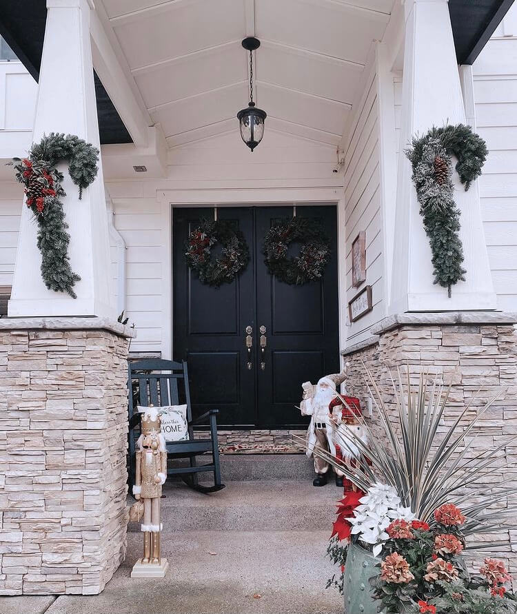 If you want to impress your guests at Christmas, Christmas porch decoration is the most important part. Check out these gorgeous and simple design ideas and get inspired. #Christmasdecoration