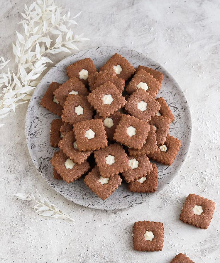 Cookies are the most important part of Christmas, so we have plenty of reasons to use the holiday time to prepare a batch of cute Christmas cookies. #Christmas