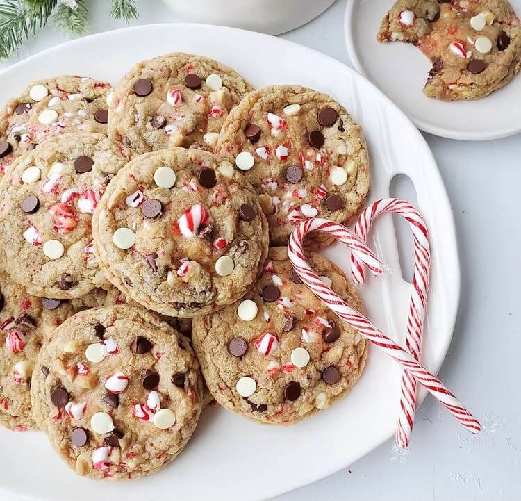 Cookies are the most important part of Christmas, so we have plenty of reasons to use the holiday time to prepare a batch of cute Christmas cookies. #Christmas