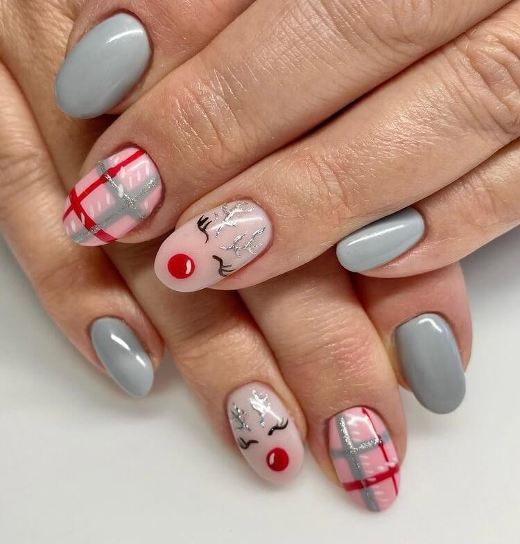 If you are looking for short Christmas nail designs for 2020, you can't miss these ideas, they will inspire you to get the best holiday nail designs of the year. #Christmasnails