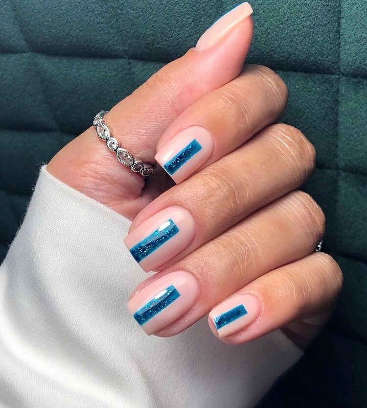 If you are looking for short Christmas nail designs for 2020, you can't miss these ideas, they will inspire you to get the best holiday nail designs of the year. #Christmasnails