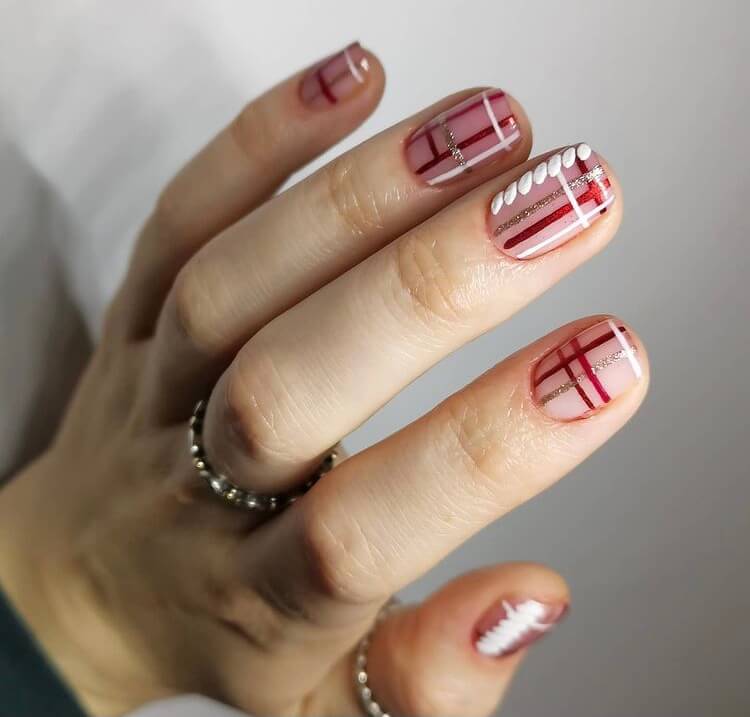 If you are looking for short Christmas nail designs for 2020, you can't miss these ideas, they will inspire you to get the best holiday nail designs of the year. #Christmasnails