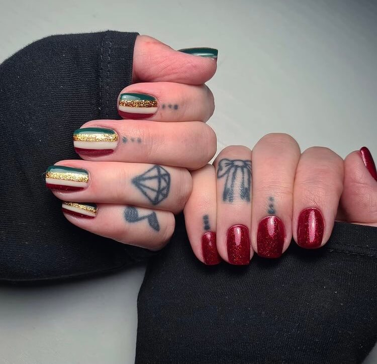 If you are looking for short Christmas nail designs for 2020, you can't miss these ideas, they will inspire you to get the best holiday nail designs of the year. #Christmasnails