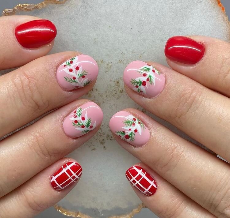 If you are looking for short Christmas nail designs for 2020, you can't miss these ideas, they will inspire you to get the best holiday nail designs of the year. #Christmasnails