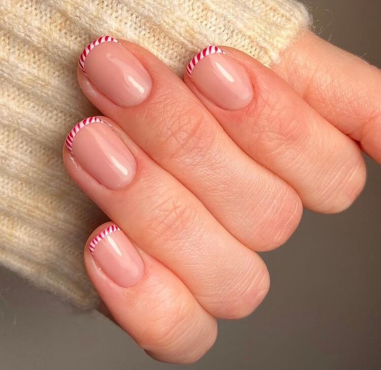 If you are looking for short Christmas nail designs for 2020, you can't miss these ideas, they will inspire you to get the best holiday nail designs of the year. #Christmasnails