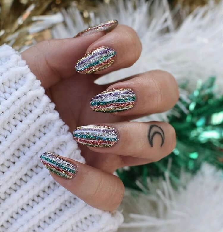 If you are looking for short Christmas nail designs for 2020, you can't miss these ideas, they will inspire you to get the best holiday nail designs of the year. #Christmasnails