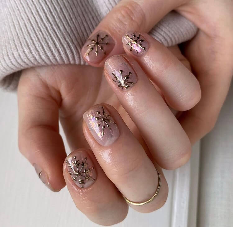 If you are looking for short Christmas nail designs for 2020, you can't miss these ideas, they will inspire you to get the best holiday nail designs of the year. #Christmasnails