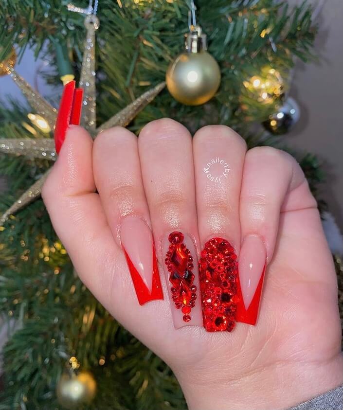 Looking for the trendy winter nails this year? Check out these design ideas and you will be inspired by them.