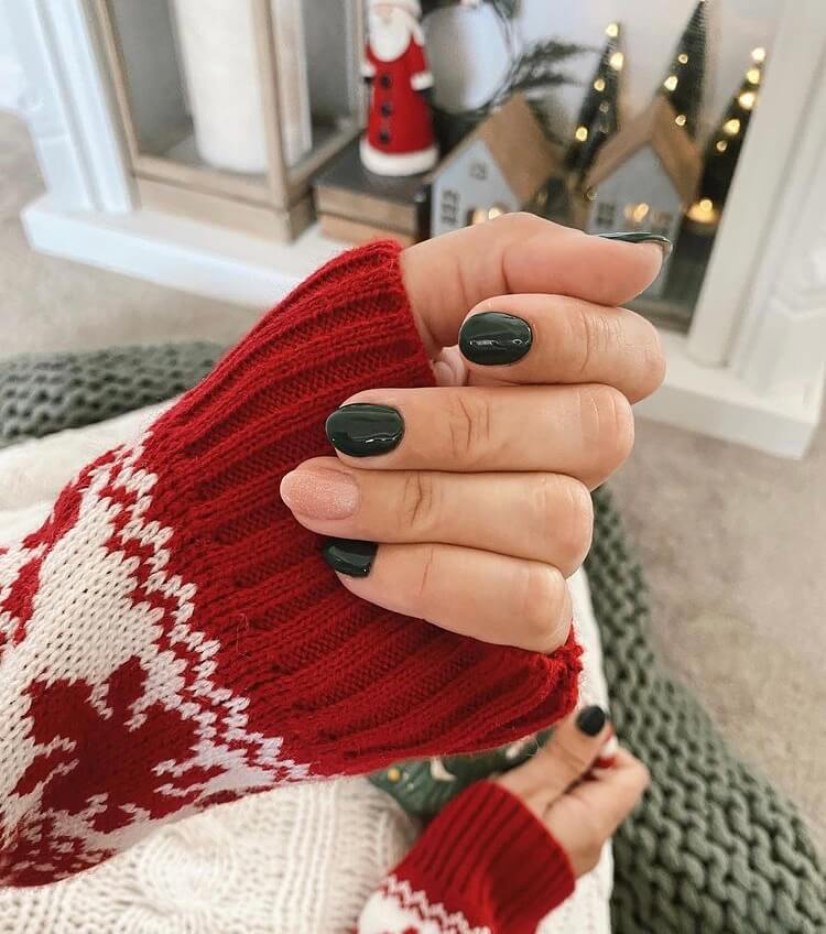 Looking for the trendy winter nails this year? Check out these design ideas and you will be inspired by them.