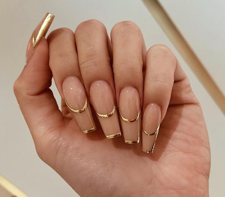 Looking for the trendy winter nails this year? Check out these design ideas and you will be inspired by them.