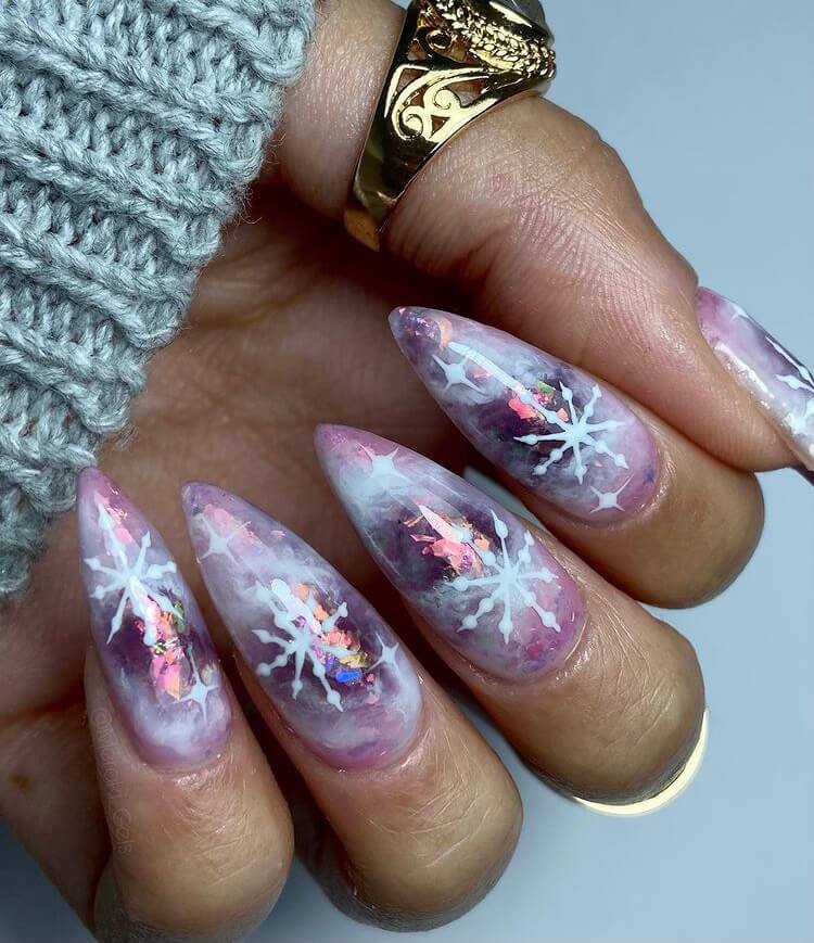 Looking for the trendy winter nails this year? Check out these design ideas and you will be inspired by them.