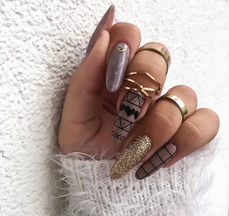 Looking for the trendy winter nails this year? Check out these design ideas and you will be inspired by them.