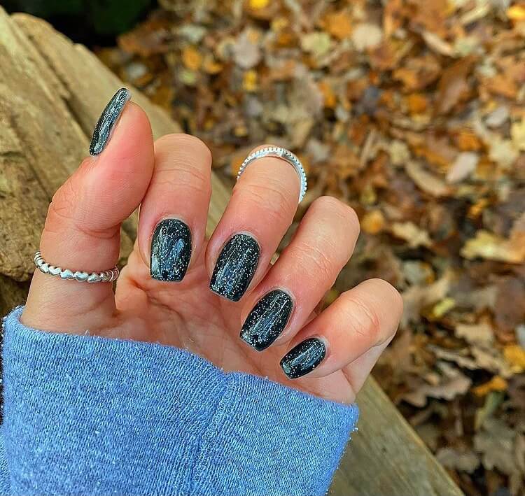 Looking for the trendy winter nails this year? Check out these design ideas and you will be inspired by them.