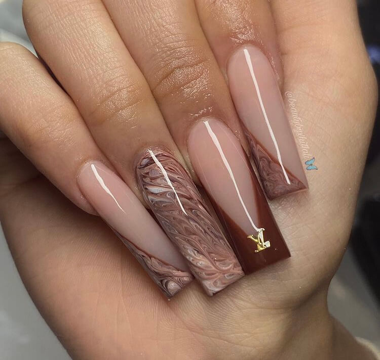 Looking for the trendy winter nails this year? Check out these design ideas and you will be inspired by them.