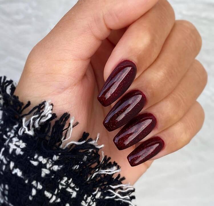 Looking for the trendy winter nails this year? Check out these design ideas and you will be inspired by them.