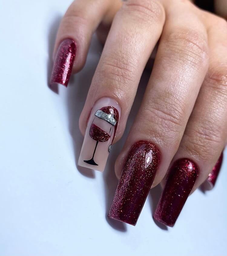 Christmas long acrylic nails must be one of the most popular holiday nail designs. If you are still thinking about which nail style to choose, why not choose this one? It is definitely worth trying.