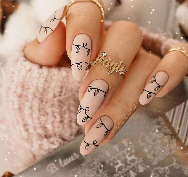 Christmas long acrylic nails must be one of the most popular holiday nail designs. If you are still thinking about which nail style to choose, why not choose this one? It is definitely worth trying.