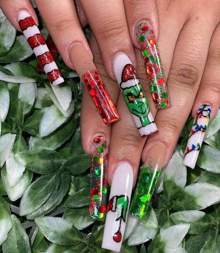 Christmas long acrylic nails must be one of the most popular holiday nail designs. If you are still thinking about which nail style to choose, why not choose this one? It is definitely worth trying.