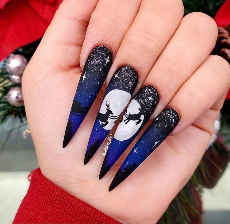 Christmas long acrylic nails must be one of the most popular holiday nail designs. If you are still thinking about which nail style to choose, why not choose this one? It is definitely worth trying.