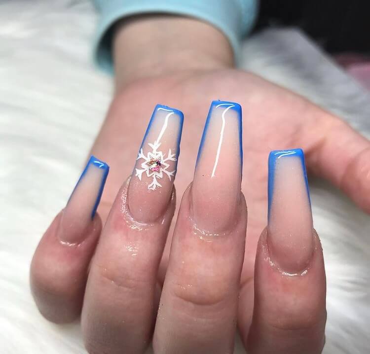 Christmas long acrylic nails must be one of the most popular holiday nail designs. If you are still thinking about which nail style to choose, why not choose this one? It is definitely worth trying.