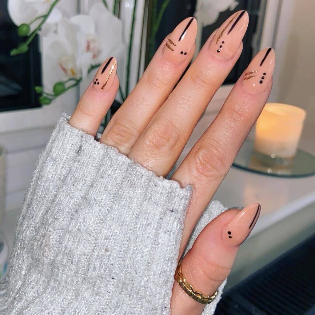 Minimalist almond nails