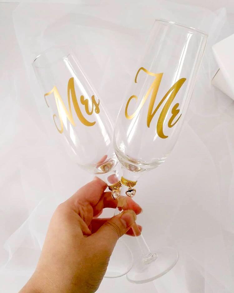 mr and mrs wedding glasses