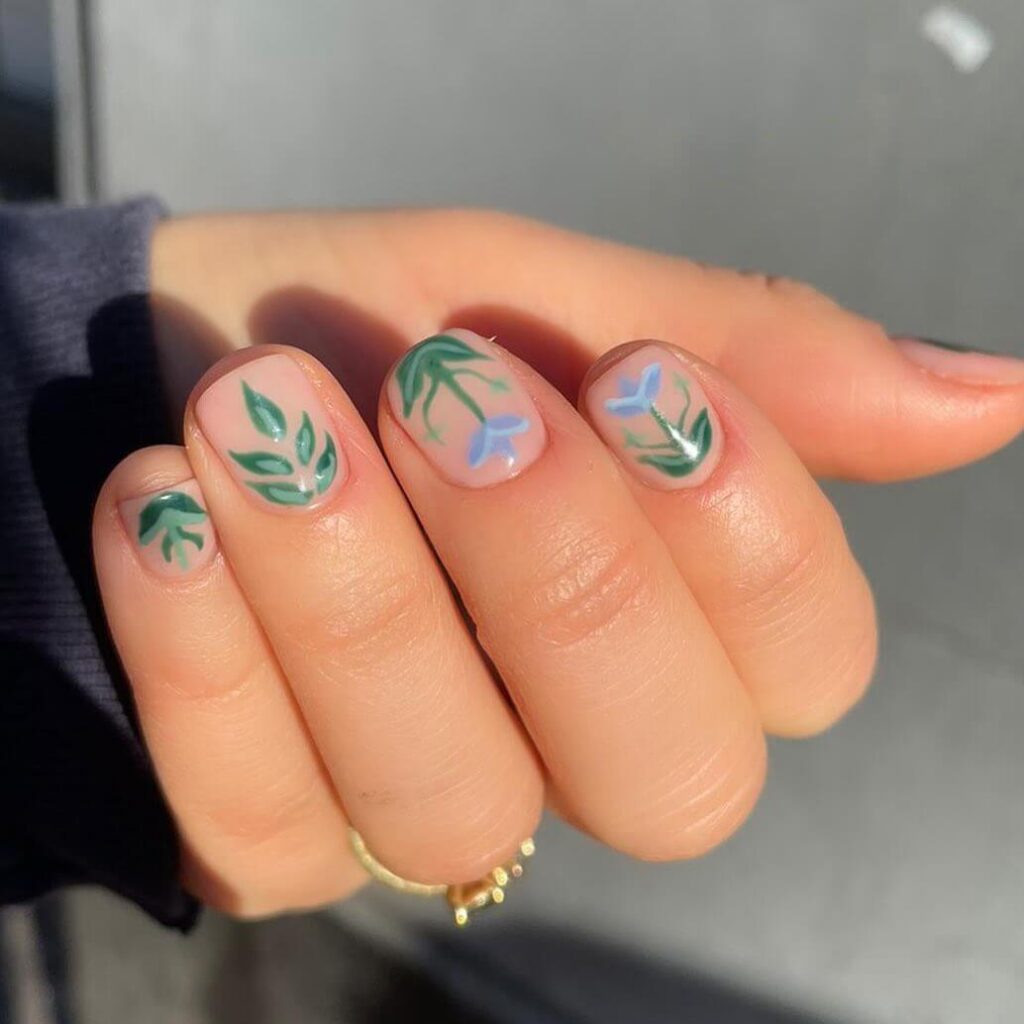 Interesting short flower nails