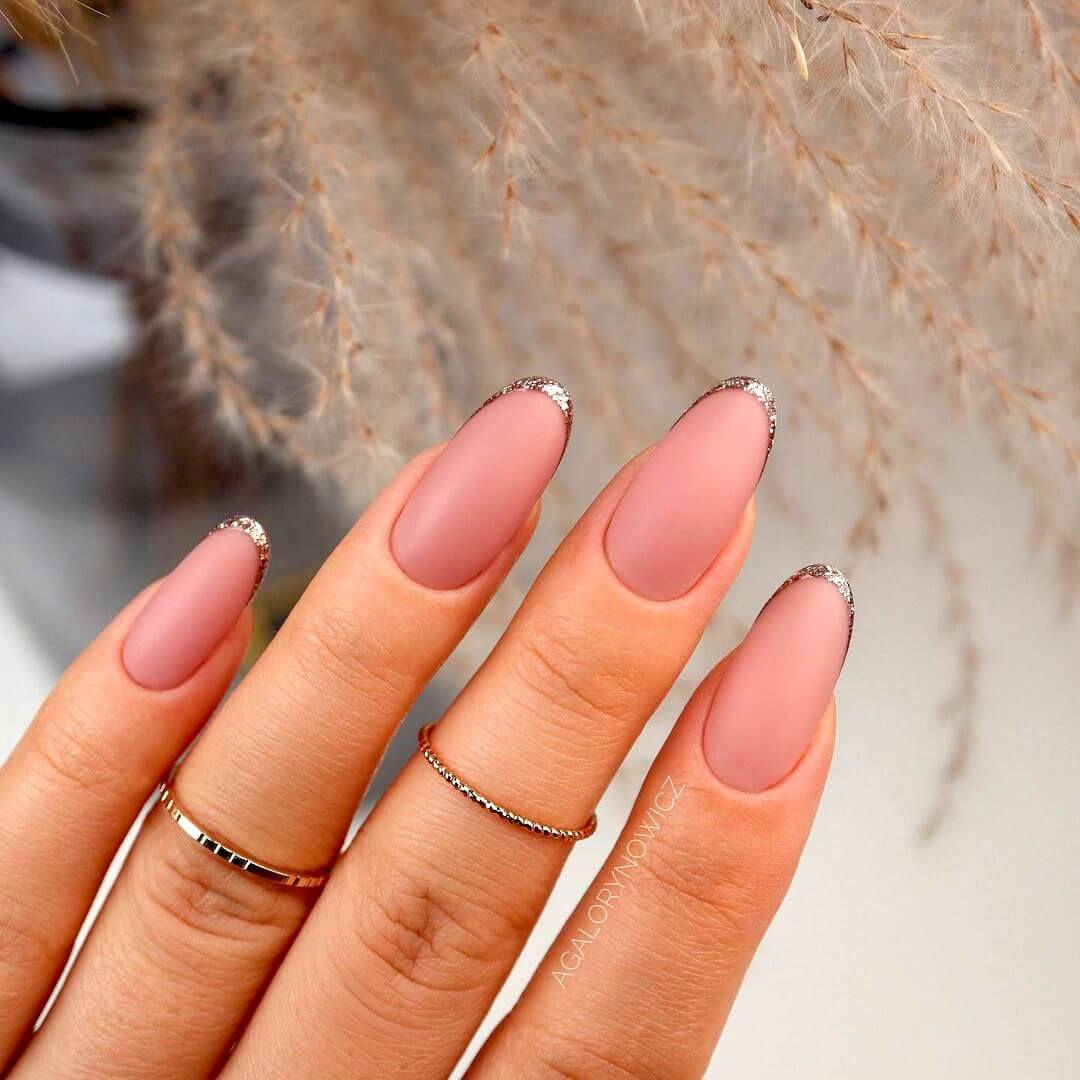 Minimalist golden French nail