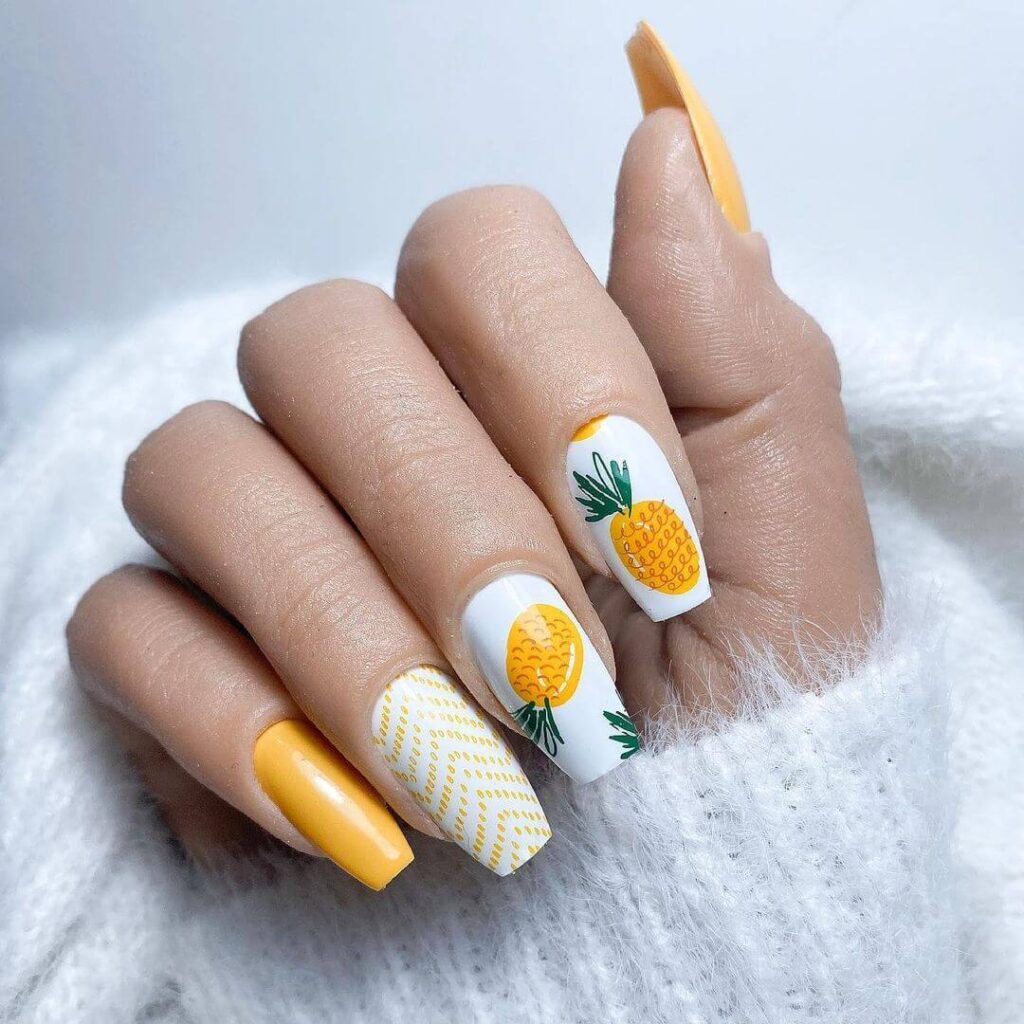 Pineapple nails
