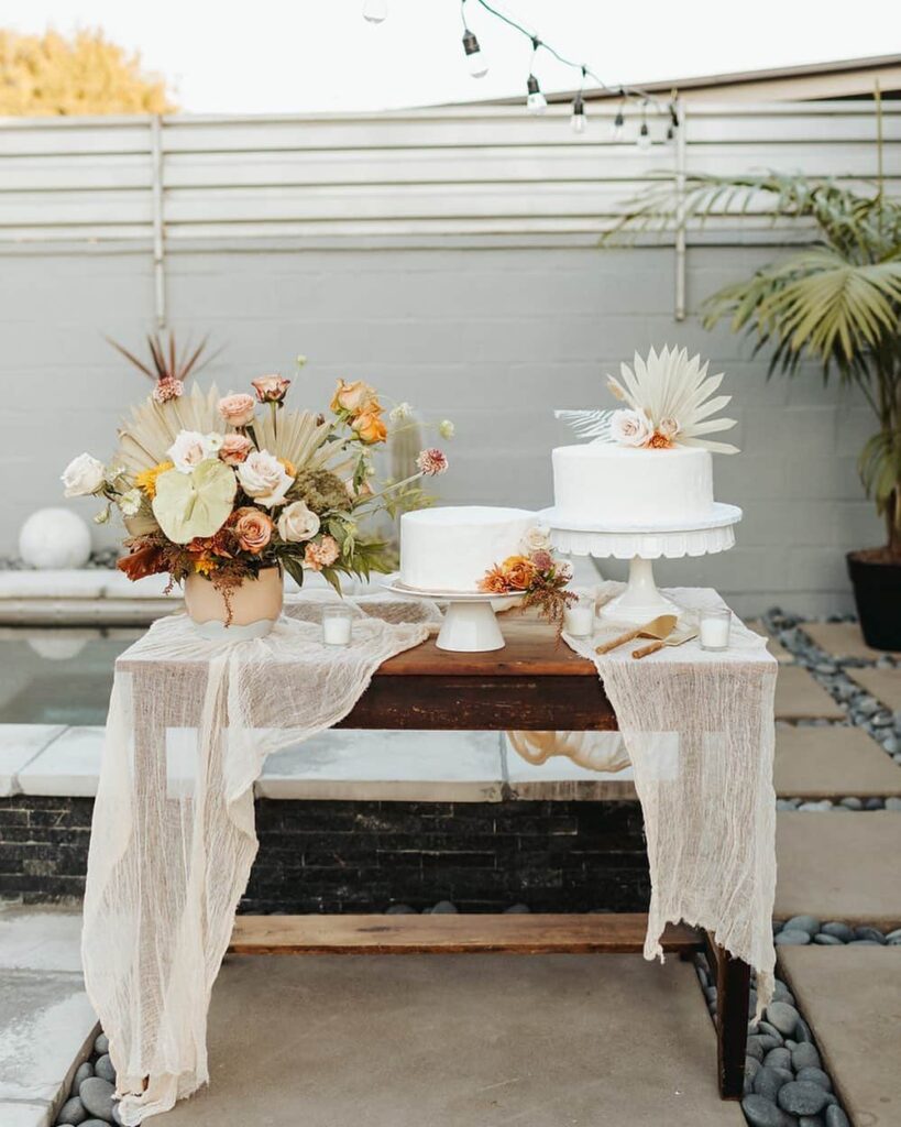 Wedding cake table